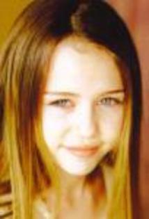 10473554_UIOQACVET - Miley Cyrus