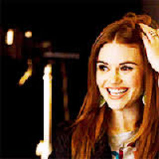 *iar o bufneste rasul si se impiedica de piciorul mesei*eu zic sa aduni banii aia pana plecam clk; ca altfel ne pun astia sa spalam vase daca nu avem cu ce plati bautura:)))))))))))))
