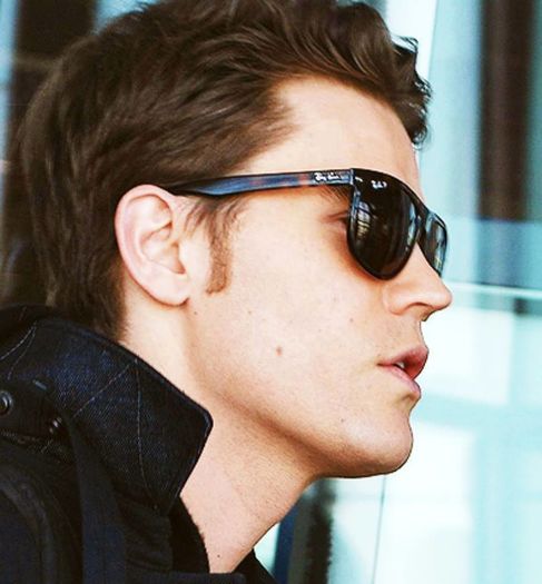 CL Haleleu fa ce faci deja te-ai imbatat?*o ridica*; Inseamna ca nu mai poti sa bei si Angelli cu tiramisu , o sa l beau singur ;(
