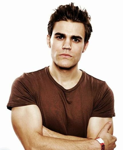 CL *ii canta cap-coada melodia aia de la Fetele de la Sibiu* =)))))) *bea rachiu in timp ce e; adanc in Lydia [ stai ce ] =))))))))))*
