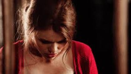 *se desprinde(suna ciudat morrr ati inteles voi)si se imbraca*