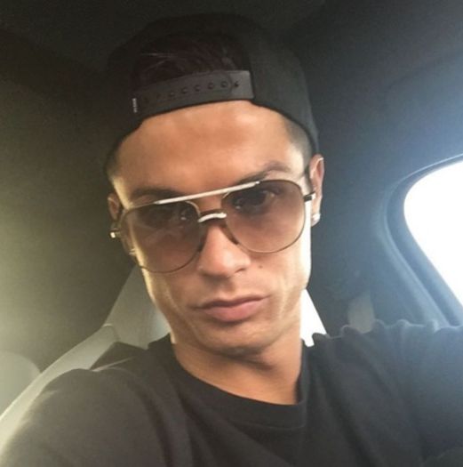 Stiam eu ca esti la fel de zgarcit ca mine , cand ai auzit de bautura..*il pupa pe cap asa cu foc; apoi pregateste o prajitura cu somnifer* =))))
