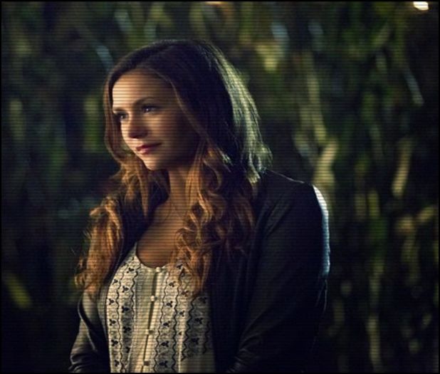 ☪. (intră cu Damon) .. hei ..