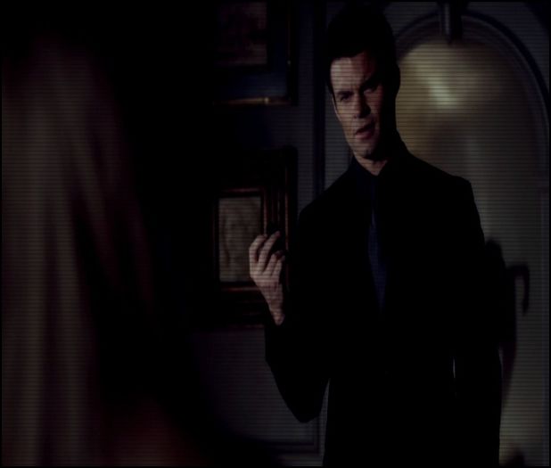 Al meu e cel mai mare. :)) .. tu văd că ai avut treabă azi. [se uită la pungile de cumpărături] #Kat