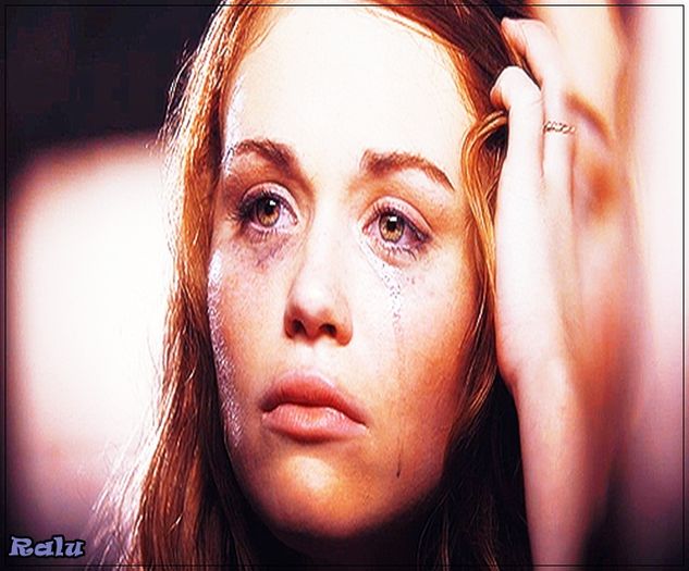 plange ca e singura in casa