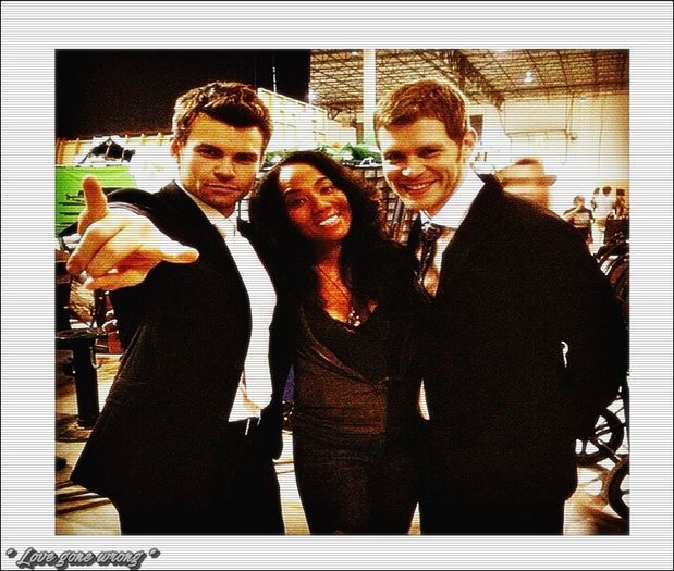 ✄ . ҠĪИƓ ☼F ĤYßŔĪDS ♛ ☂ . [#se încruntă puțin . e ceva între tine și Katerina ?