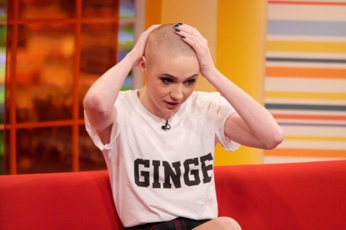 Aoleu mi-a cazut peruca -.- *o ridica si si-o pune la loc* - episodul 48