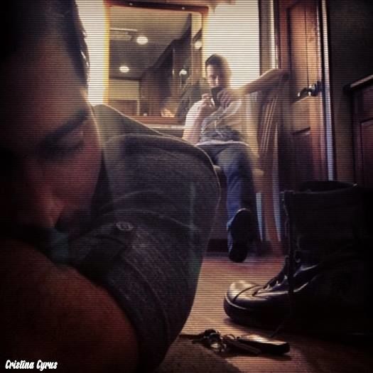 *inchide ochii la loc* Si eu ce vrei sa-i fac?Lasa-ma sa dorm.