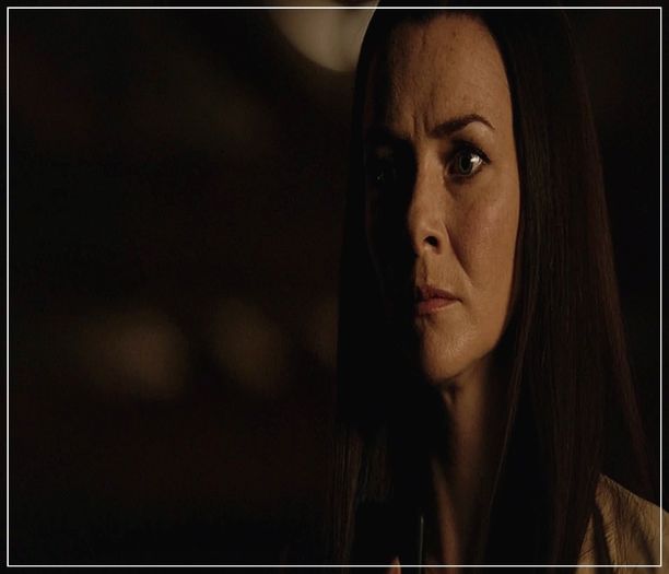 *ii trage un dos de palma peste dinti*Sa nu mai vorbesti asa despre el.