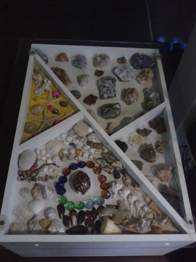 F42-masuta din living