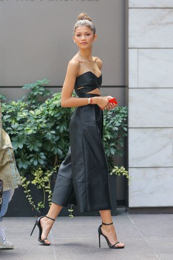 zendaya-style-arriving-at-an-office-building-in-nyc-august-2015_1