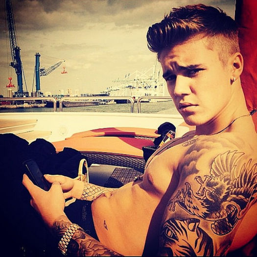 Il iubim pe Justin pentru ca si-a facut niste tatuaje super