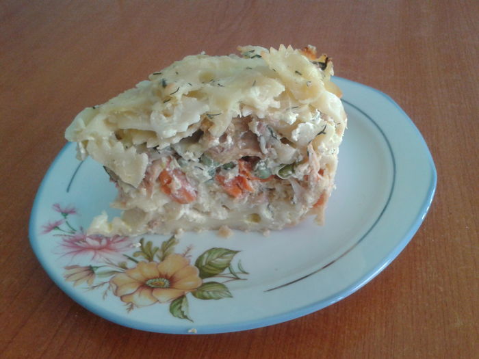 Paste, carne pui, legume si brânză cu smantana