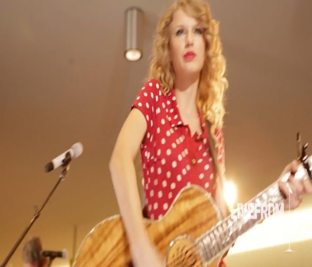 ͡͡ ͡͡ ͡͡ ͡͡   Curls ͡͡ ͡͡ ͡͡ ͡͡    04.01.2015 ( Zi sfântă, la mulți ani regină-mea Aida. ) - to my one and only - swift challenge