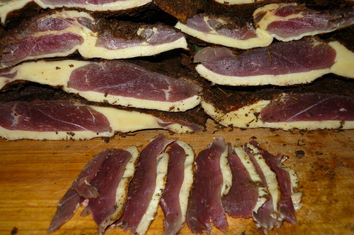 P1090052; PASTRAMA DE GASCA AFUMATA
