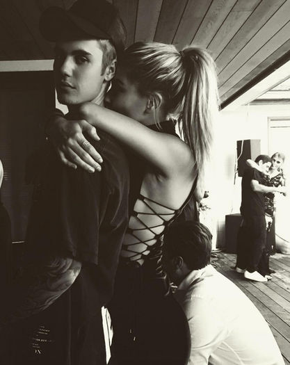 rs_634x798-160101140840-634-justin-bieber-hailey-baldwin-new-years-eve-2015-123115 - justin and hailey