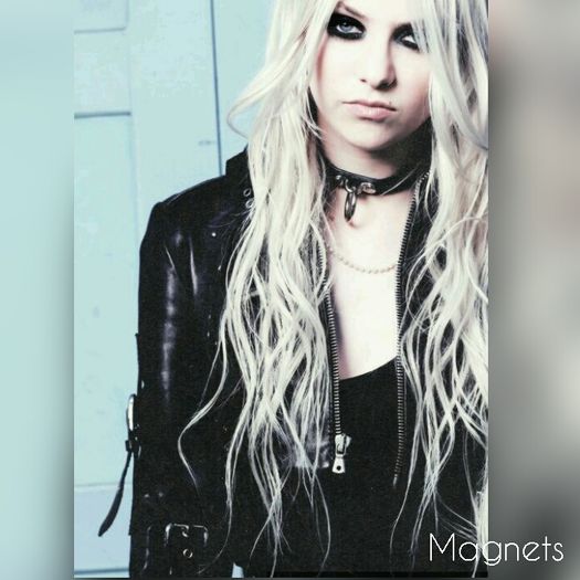 #. Taylor Momsen is played by Marie ; - smokeandsunset x tayMOMSEN