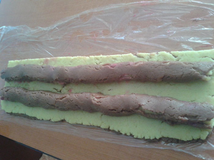 Biscuiți cu cacao-rom, vanilie si umplutura vișine - 6
