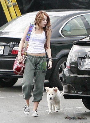 normal_001 - miley Arriving at a Studio in Hollywood