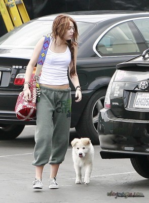 normal_006 - miley Arriving at a Studio in Hollywood