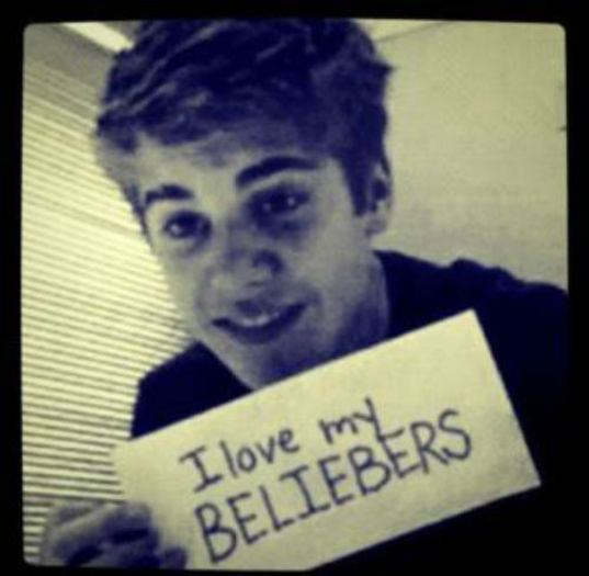 Il iubim pe Justin pentru ca si el ne iubeste pe noi!