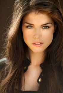 Marie Avgeropoulos 8