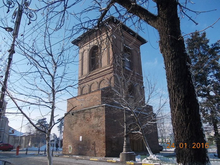 CLOPOTUL MARE AL PATRIARHIEI; La parter in magazinul din clopotnita se vinde cafea fierbinte.
