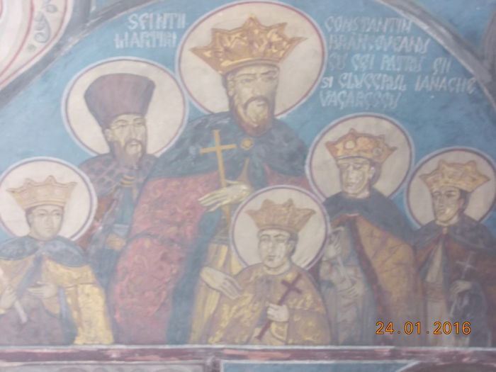 Domnitorul Constantin Șerban pictură murală; Se află la intrarea în biserică
