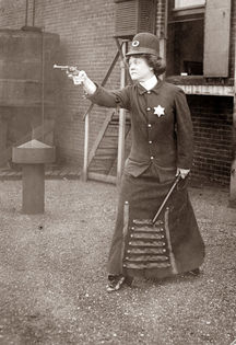1920-femeie politist - poze_vechi