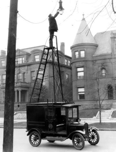 1910-schimbarea lampilor - fotografii inedite din istorie