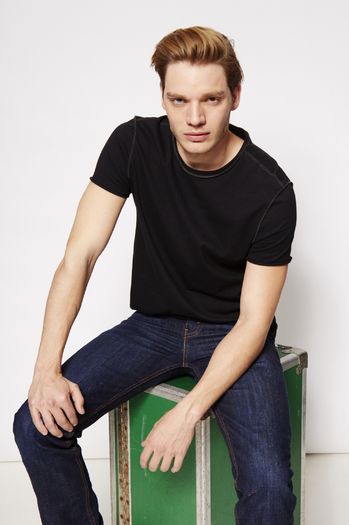 ♥ (3) - Dominic Sherwood