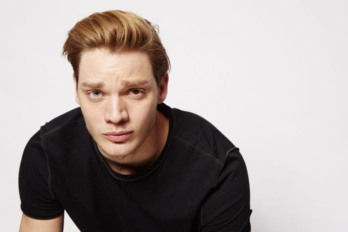 ♥ (7) - Dominic Sherwood