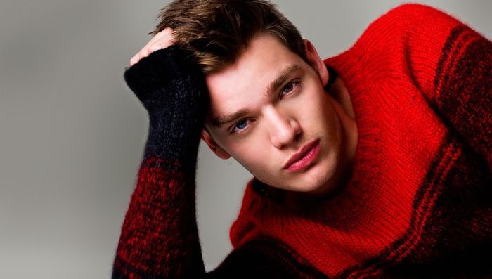 ♥ (11) - Dominic Sherwood