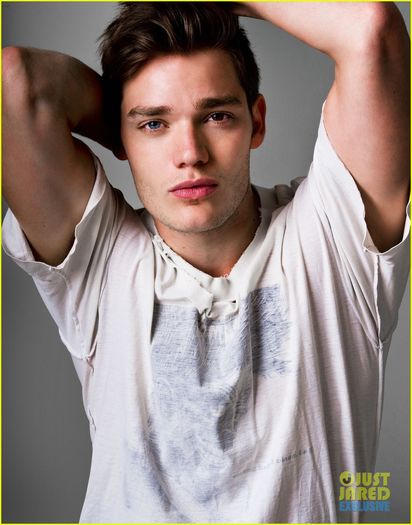 ♥ (13) - Dominic Sherwood