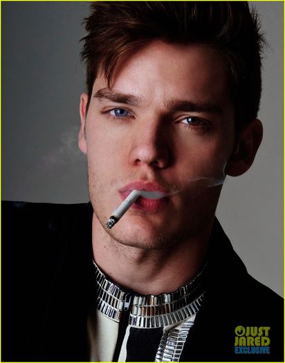 ♥ (17) - Dominic Sherwood