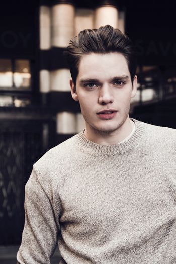 ♥ (18) - Dominic Sherwood