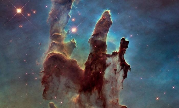 Coloanele Creatiei; Fotografie facuta cu telescopul Hubble.
