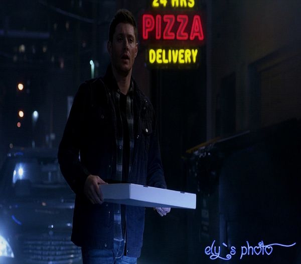 cl *prinde mozarella si o pune pe pizza* Multumesc, asta ii lipsea=)))) #adda, *o serveste; pe niina cu  felie de pizza* E facuta de mine #niina
