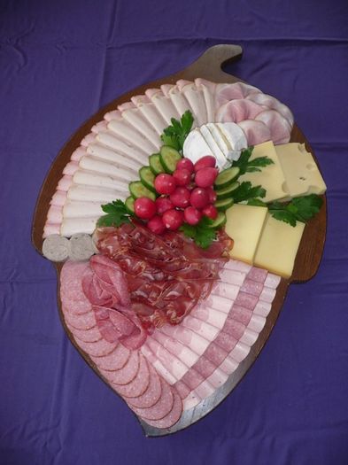 11209635_998352800189450_8060584921224839656_n - Idei de aranjare a platourilor pentru ocazii speciale