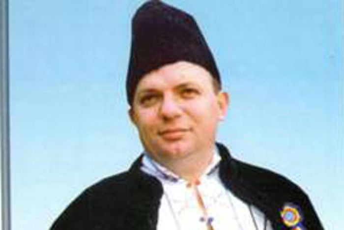 3 *; din Hunedoara
