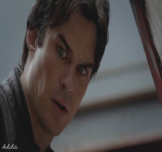 - *se uită la ea IP și se ridică* Ai pe altul, prea mă refuzi... =))))) *tot nu se +; îmbracă, se pune pe fotoliu crăcănat*
