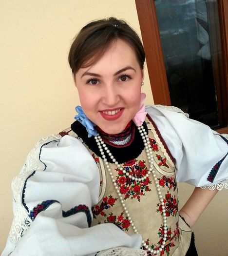 943891_959584740745407_562530510779834781_n; Tinuta pentru fete nemaritate
