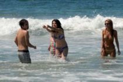 ETNOYTQXPQNATACTKGT - Cele mai rare poze Selena Gomez  si cele mai coollllllllllllll