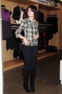 EZTEUVTTONPALPCJRRV - Cele mai rare poze Selena Gomez  si cele mai coollllllllllllll