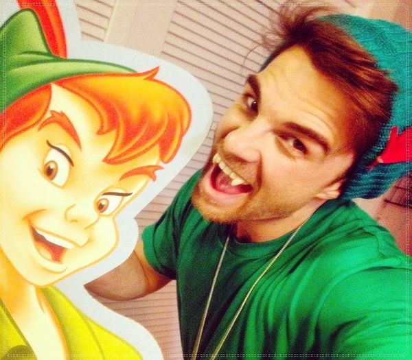 - De ce? Hai bine, când o fi, am rezistat atâta, mai rezist. :)))