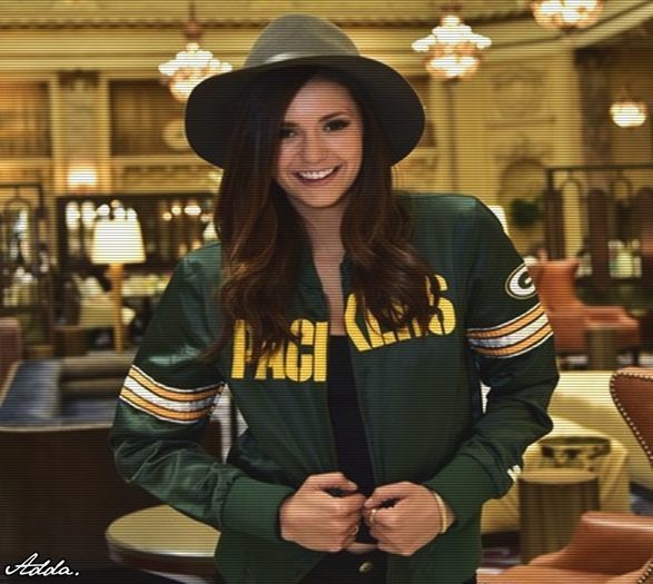 - Nici măcar mâncare nu mi-ai adus? :(=)). *se uită în pungă* Păi azi putem merge la ecografie să +; aflam ce e, că poate e băiat. =))#Kath. Oh minunat. :X =))) *hug* Mor de foame, tu? #Feli. Bine mă mai gândesc =)). #Chris.
