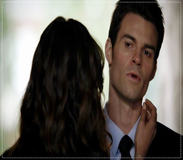 - Bine, curatule! =)) #Tristan. *devine fascinat de dublura care intra în casa și nu mai zice +; nimic, se holbează la ea*
