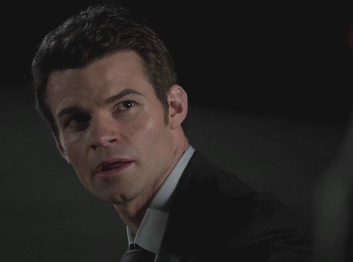 - Să îmi dai și mie parfumul să mă dau și eu. #Tristan. De la tine au moștenit +; toate chipul.. *surâde* Știu, am auzit despre tine, din legendele despre Silas. Și ce specie ești tu? *o poftește pe canapea* #Amara
