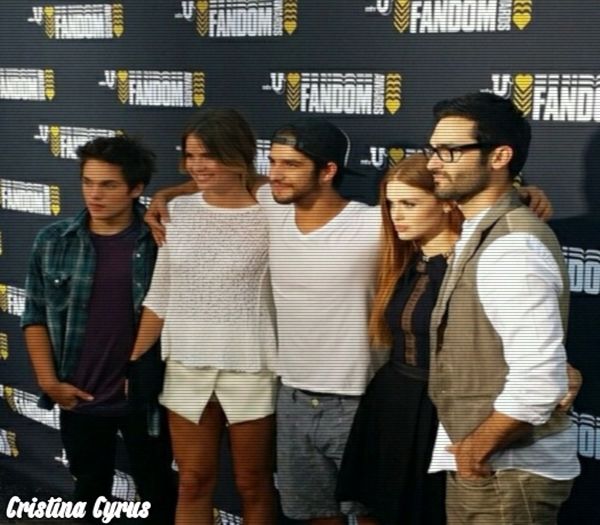 ➷.ᙎคຖĤē໓ค❀ßēlikØʋ.ϟ;. *îi bagă picioru în gură* Vezi că ne aud vecinii.