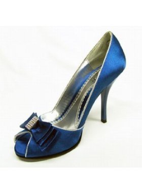 pantofi albastri 1  - 2 poze rare cu  shakira si 10 poze cu raluca lazarut - magazin rochii si pantofi